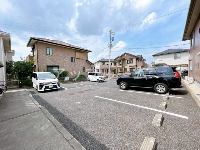 ｃｒｏｓｓ　ｒｏａｄ　ｒｅｄの駐車場