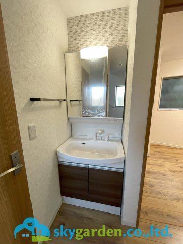 藤沢市大鋸　中古戸建　全3棟A号棟の独立洗面台|もう一つの洗面台