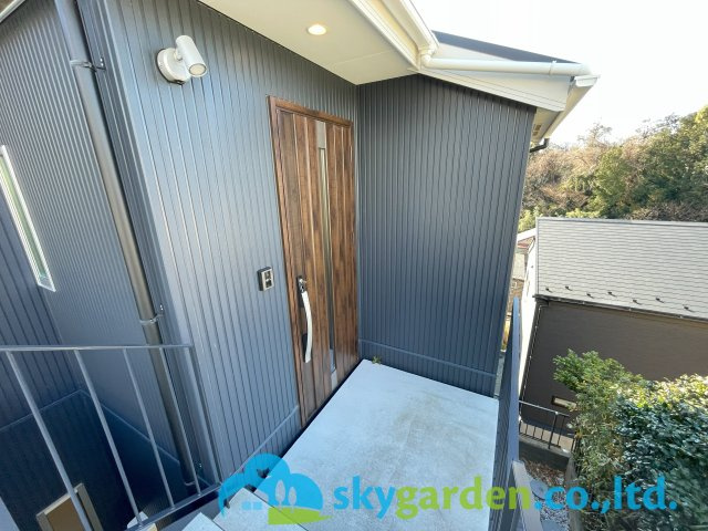 藤沢市大鋸　中古戸建　全3棟A号棟の外観|玄関前の様子