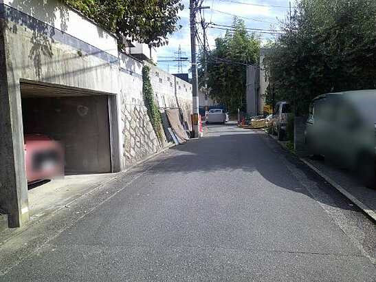 【前面道路含む現地写真】