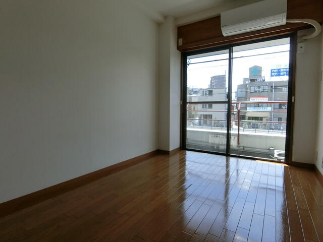 セラフビル の内装