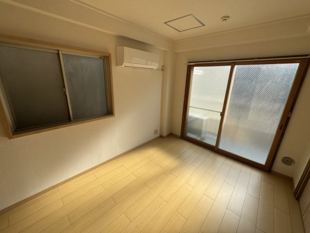 石田ビルの居間・リビング