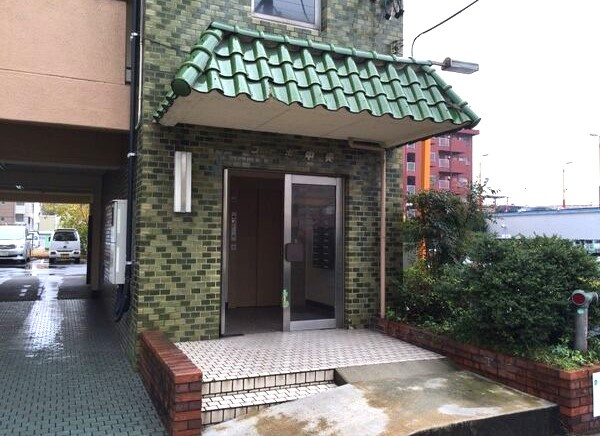 OS・SKYマンション小幡のエントランス