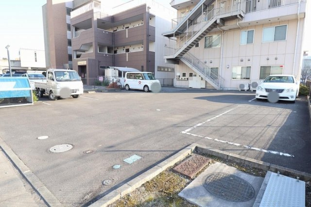 荒井第2ビルの駐車場