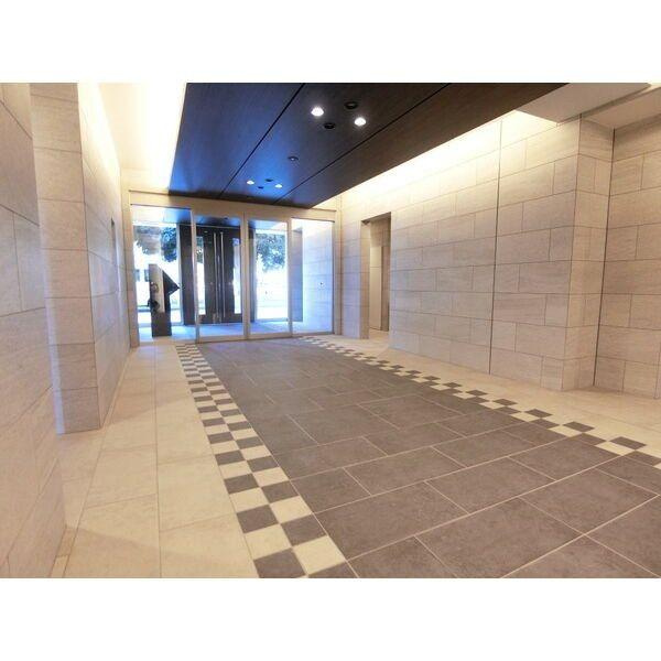 ディアレイシャス上前津のエントランス