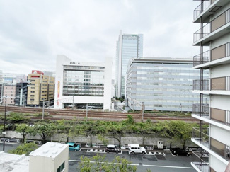 【展望】 | 眼前に広がる空の雄大さと、このお部屋の自慢の一つである「眺望」をご覧ください。毎日、この景色を独り占めできる新生活に夢が広がります。～即日のご見学可能～　お問合せはお気軽にどうぞ。
