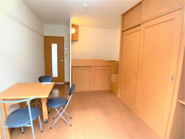 【居間・リビング】 | 設備・仕様は号室により異なる為、現況を優先致します。