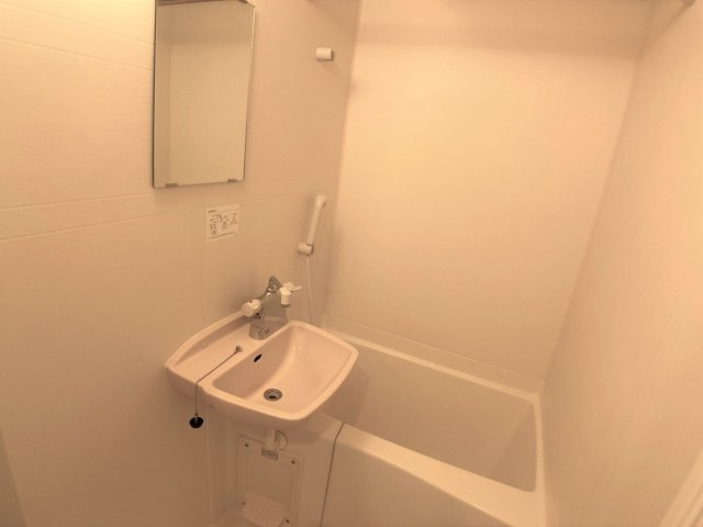 【浴室】 | 設備・仕様は号室により異なる為、現況を優先致します。