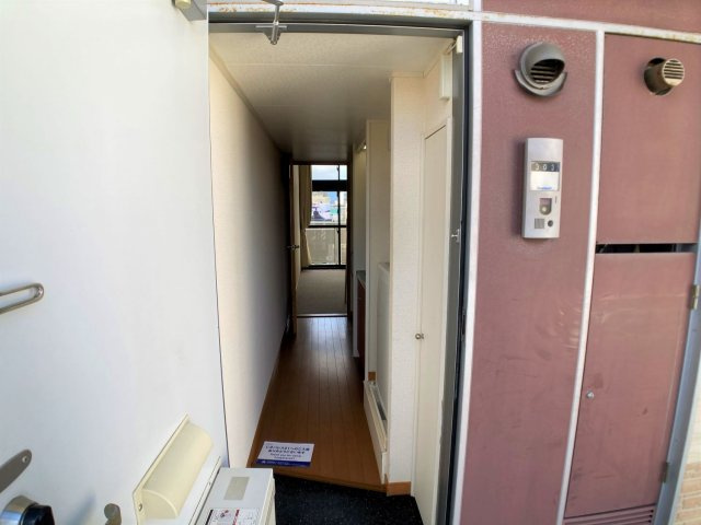 【玄関】 | 設備・仕様は号室により異なる為、現況を優先致します。