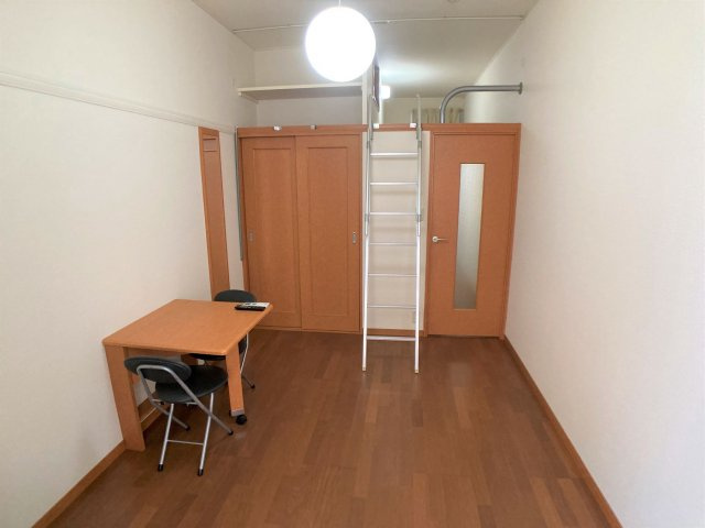 【居間・リビング】 | 設備・仕様は号室により異なる為、現況を優先致します。