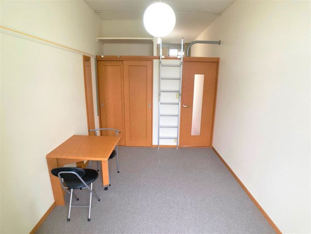 【居間・リビング】 | 設備・仕様は号室により異なる為、現況を優先致します。