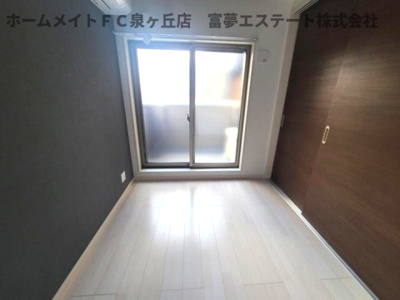 【洋室】 | F asecia 諏訪ノ森 | リビングと洋室の間仕切りを閉めたとき