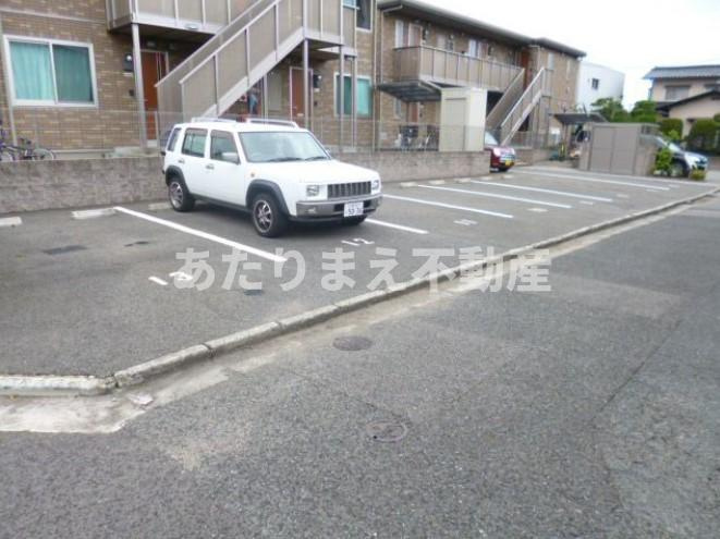 ヒルトップ美和台Bの駐車場