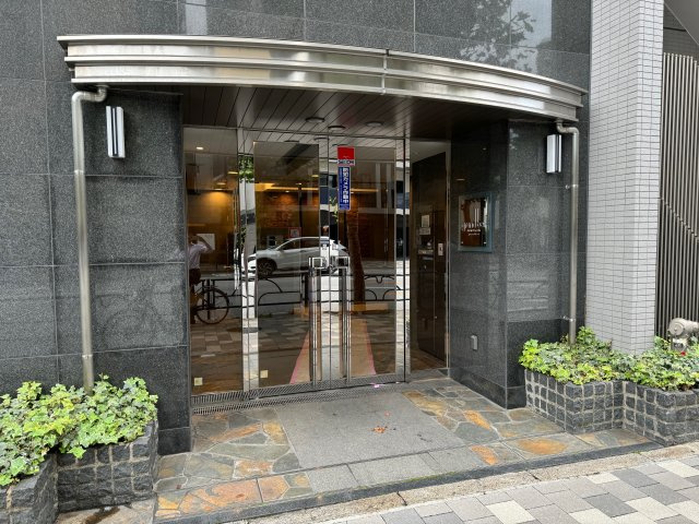 グランベル西早稲田ラフィーネのエントランス