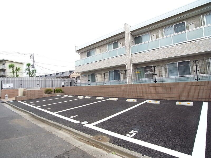 リブリ・M&Iの駐車場