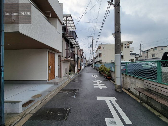 大阪市鶴見区安田4丁目の前面道路含む現地写真