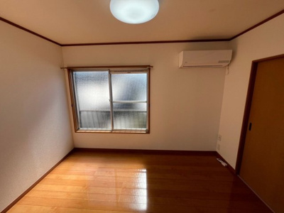 【洋室】 | 田園コーポ | 窓を開けると心地よい風が入り、お部屋全体も明るくなります！