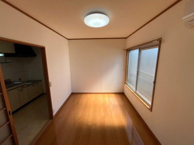 【洋室】 | 田園コーポ | 窓を開けると沢山の風が入り、とても気持ちが良いです！