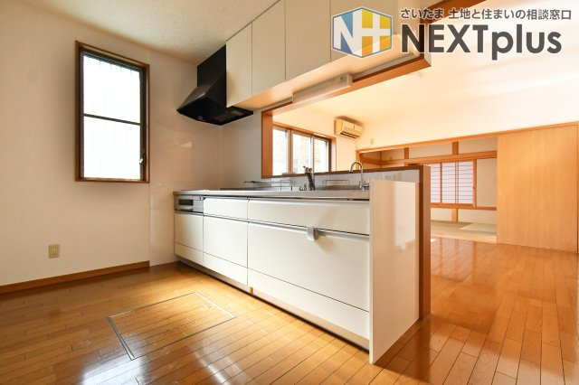 白岡市西3丁目　中古戸建のキッチン|人気の対面キッチンなのでリビングの様子も見守れて会話も楽しみながら調理に片づけができます。
■当社はポータルサイト掲載物件、他社様掲載物件なども含めて複数物件をまとめてご案内可能です！
