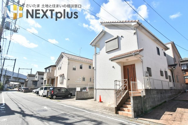 白岡市西3丁目　中古戸建の前面道路含む現地写真|JR宇都宮線『白岡』駅徒歩２２分　４LDK　土地面積：115.36㎡　建物面積：97.29㎡　一部リフォーム済。
■気になる物件は、お客様ご自身の目でお確かめ頂けます。
