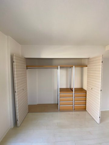 エスティ・ロアール神戸西の収納