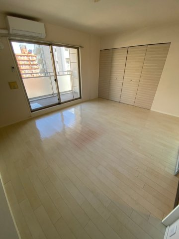 エスティ・ロアール神戸西の寝室