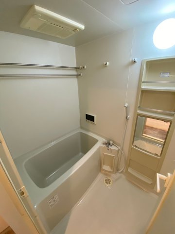 エスティ・ロアール神戸西の浴室