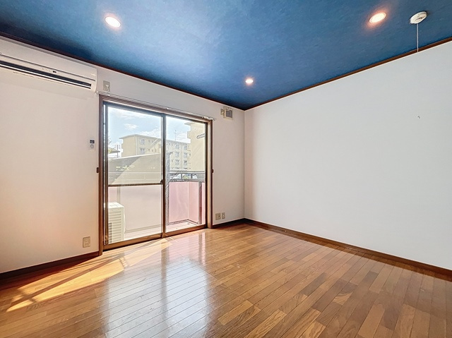 コーポ天根の洋室