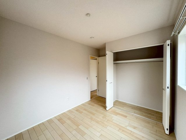 ONE HOUSE－ワンハウス－小倉南区朽網東2丁目【小倉南区　新築戸建て】の洋室|２階5.2帖洋室にはクローゼット完備♪【小倉南区　新築戸建て】