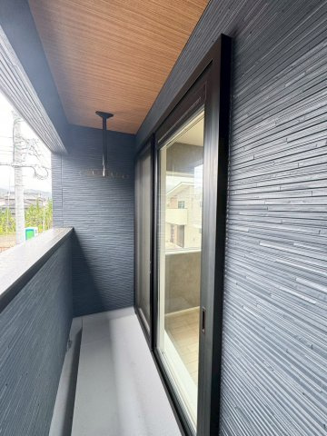 ONE HOUSE－ワンハウス－小倉南区朽網東2丁目【小倉南区　新築戸建て】のバルコニー|主寝室からはバルコニーに出入り可能♪【小倉南区　新築戸建て】