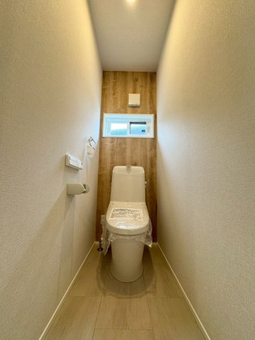 ONE HOUSE－ワンハウス－小倉南区朽網東2丁目【小倉南区　新築戸建て】のトイレ|２階にもトイレ完備で助かりますね　【小倉南区　新築戸建て】