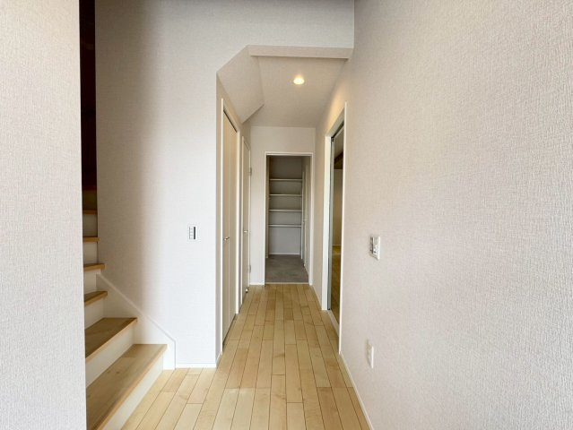 ONE HOUSE－ワンハウス－小倉南区朽網東2丁目【小倉南区　新築戸建て】の玄関|玄関正面に洗面脱衣室があるので一直線に行くことが可能♪