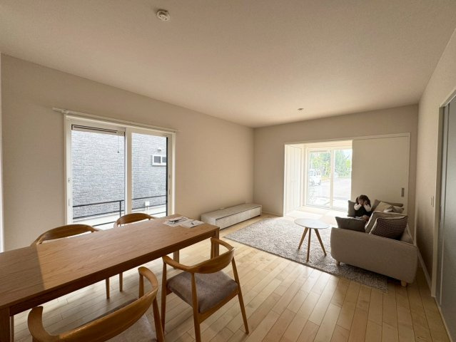 ONE HOUSE－ワンハウス－小倉南区朽網東2丁目【小倉南区　新築戸建て】の居間・リビング|無駄な装飾がない直線的なデザインの家具でまとめています　【小倉南区　新築戸建て】