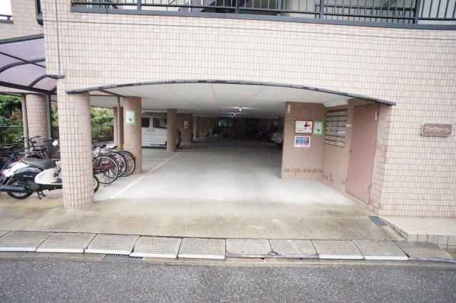 千葉市花見川区幕張本郷６丁目の賃貸マンションのロビー