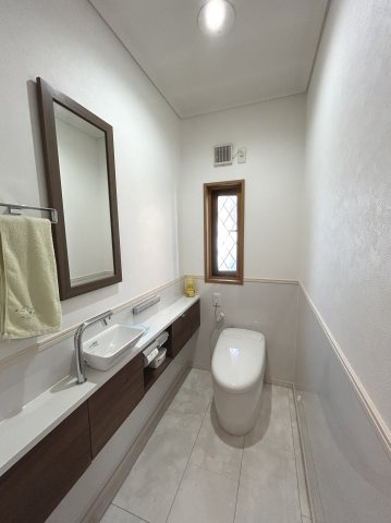 上柏田４丁目　ミサワホーム施工住宅のトイレ|スタイリッシュなタンクレストイレ　手洗い場付きがうれしいポイントです