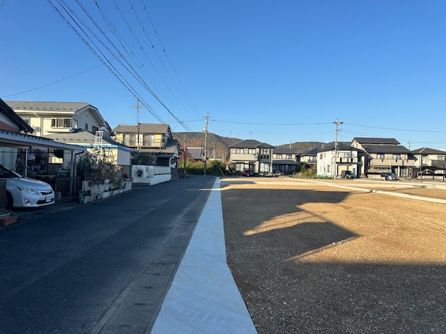 8区画分譲地　小野2丁目　8号地の前面道路含む現地写真|西側道路