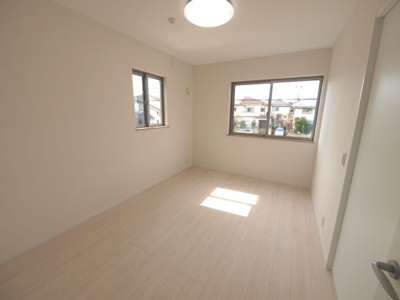 【寝室】 | ディアコート | 南側の日当たりのよい洋室です。