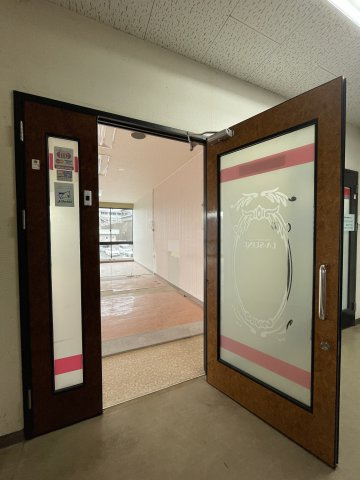 エミネンス加茂川の玄関
