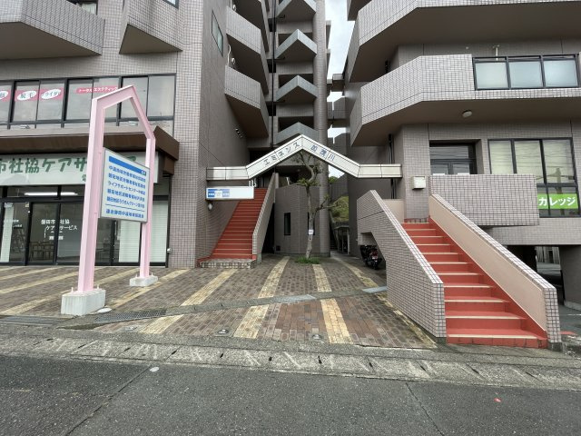 エミネンス加茂川のエントランス