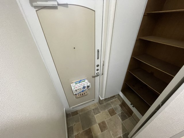 ヴェールサイド寿の玄関