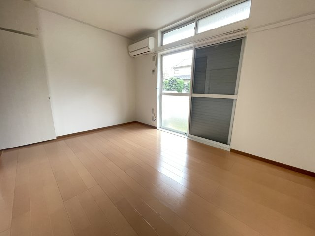 ヴェールサイド寿の洋室