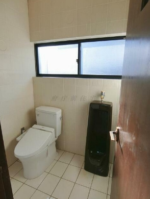 大徳寺隣の一棟貸しのトイレ