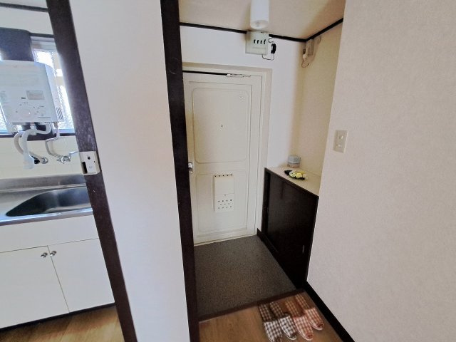 若草ハイツの玄関