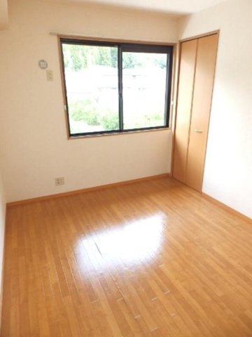 セジュール妙見 B棟の洋室