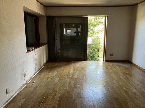 総社市久代中古住宅の居間・リビング|現地（20２４年８月）撮影