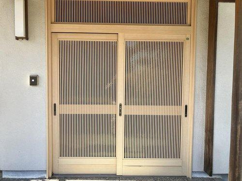 総社市久代中古住宅の玄関|現地（20２４年８月）撮影