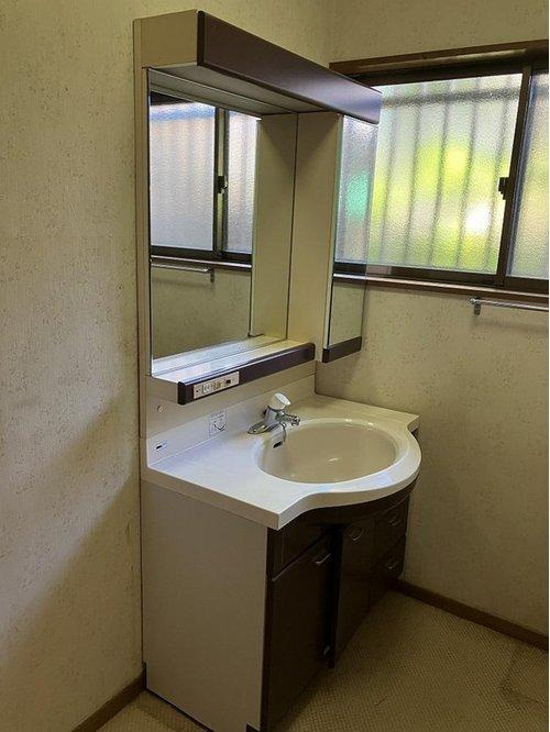 総社市久代中古住宅の洗面所|現地（20２４年８月）撮影