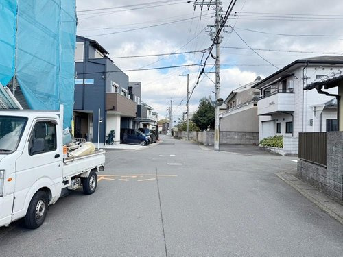 久世大築町【４区画】の前面道路含む現地写真