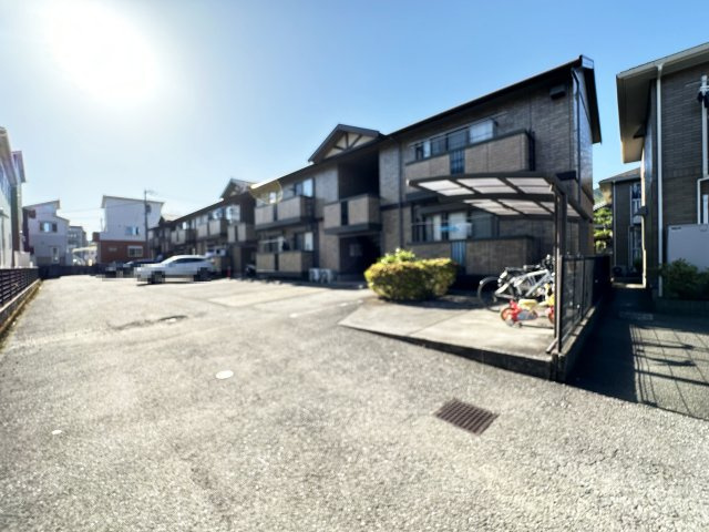 ソシアドミール B棟の駐車場