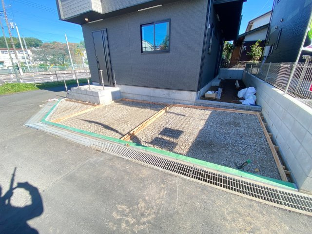 祝：成約済み　八王子市　中野山王　新築戸建て　３期の駐車場|2台駐車が可能です。～仲介手数料無料☆八王子ひなた不動産～八王子市中野山王　新築戸建て